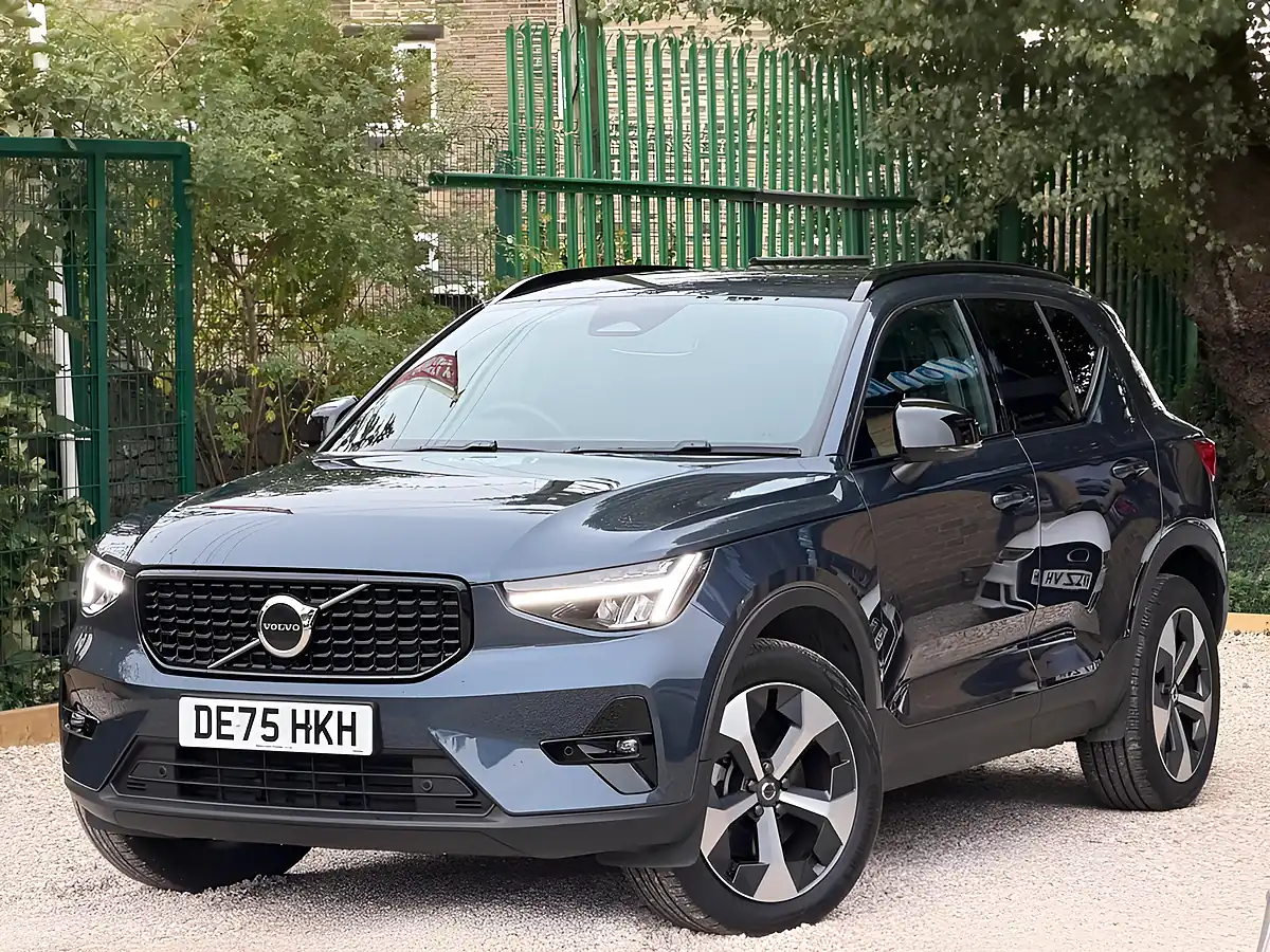 Used 2025 Volvo XC40 Plus Dark Blue - Interior and Exterior details 3
