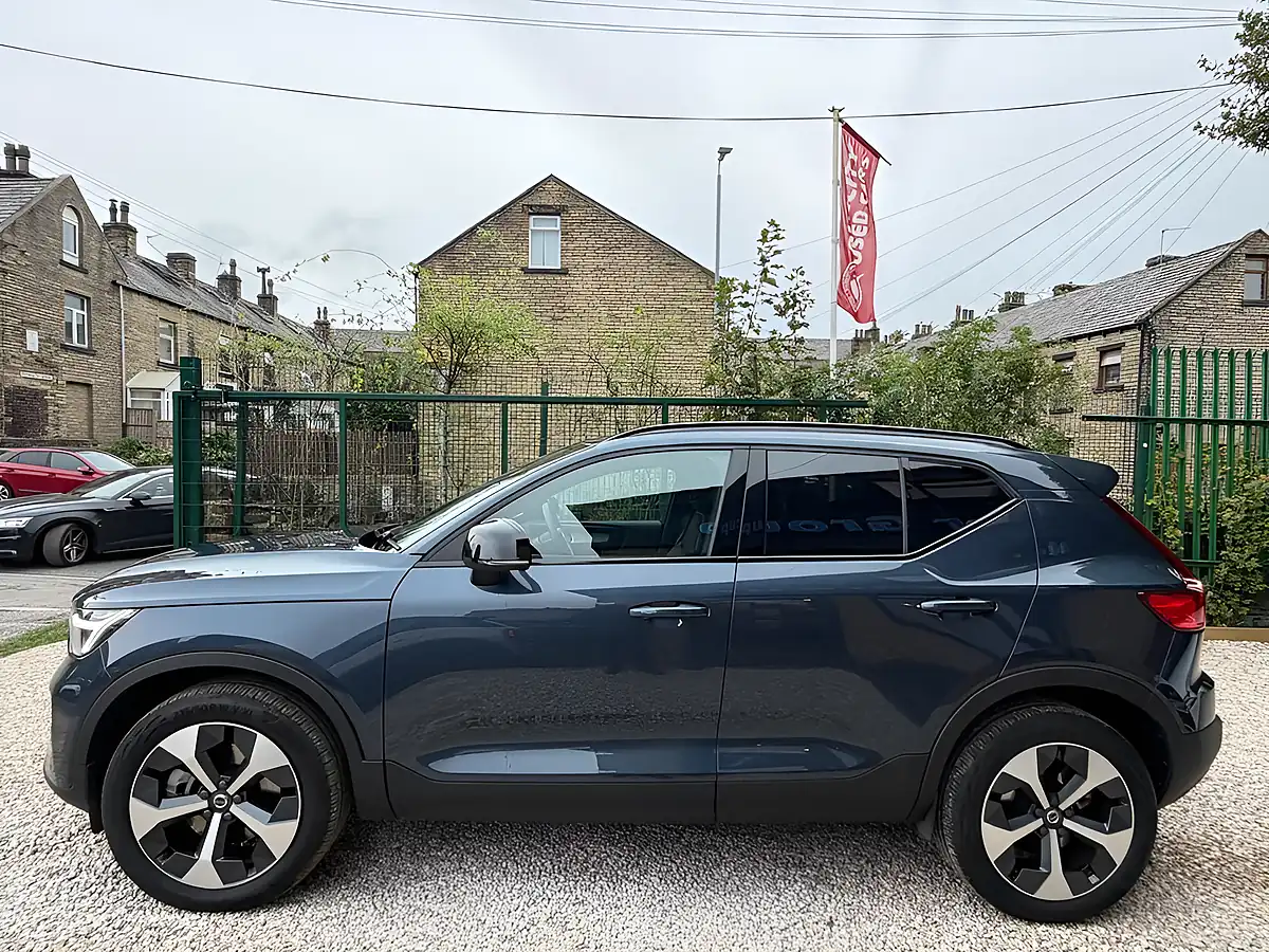 Used 2025 Volvo XC40 Plus Dark Blue - Interior and Exterior details 4