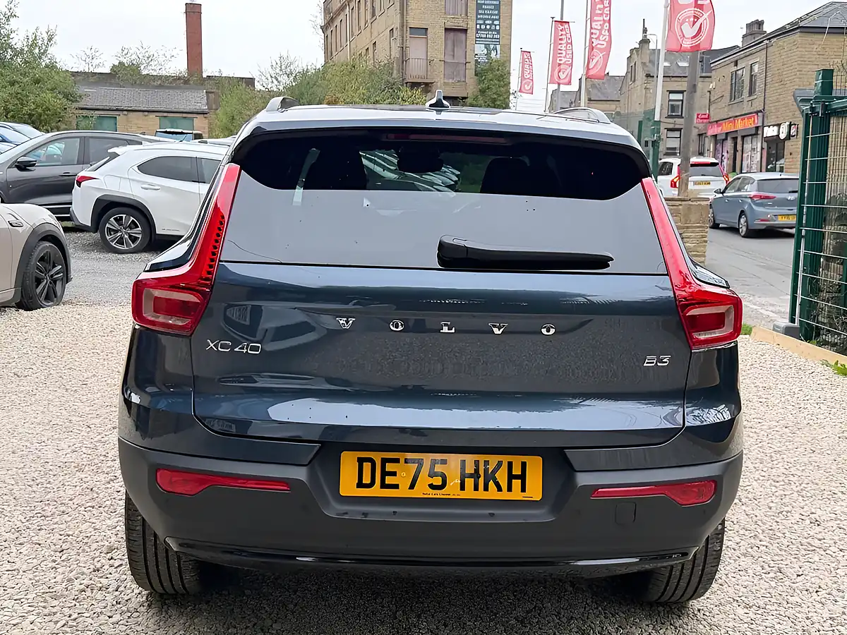 Used 2025 Volvo XC40 Plus Dark Blue - Interior and Exterior details 6