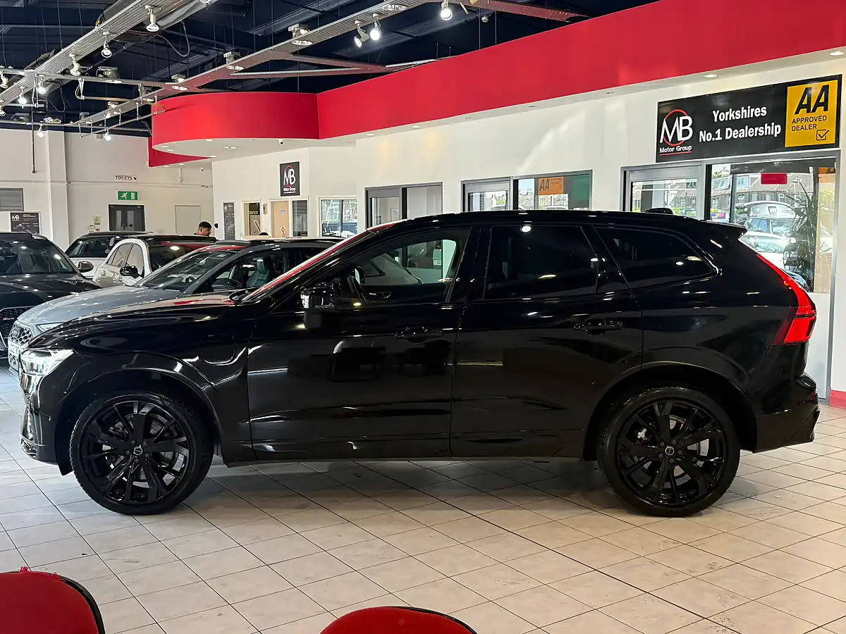 Used 2025 Volvo XC60 Black Edition Plus Black - Interior and Exterior details 7