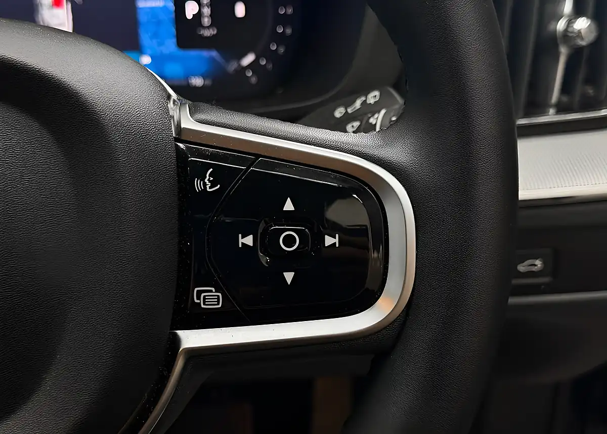 Used 2025 Volvo XC60 Plus Black Edition Black - Interior and Exterior details 14