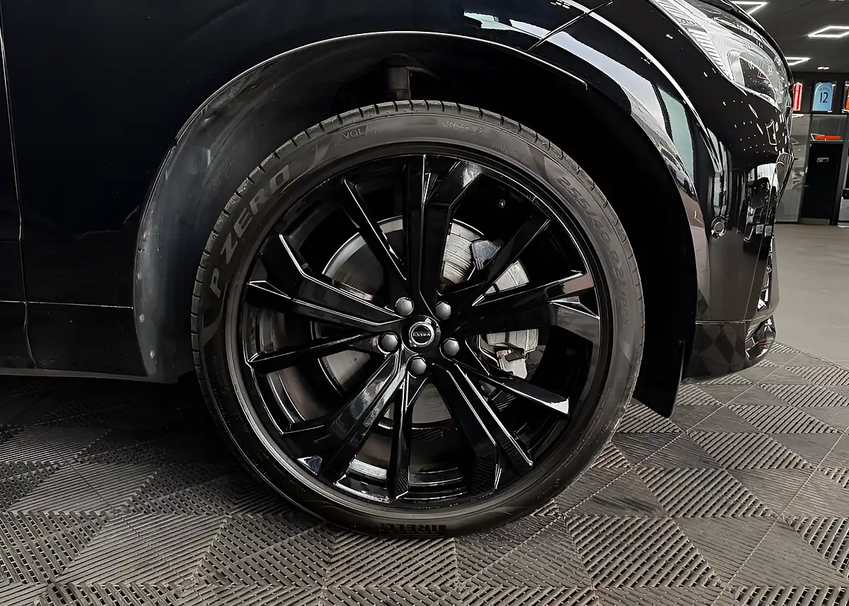 Used 2025 Volvo XC60 Plus Black Edition Black - Interior and Exterior details 18