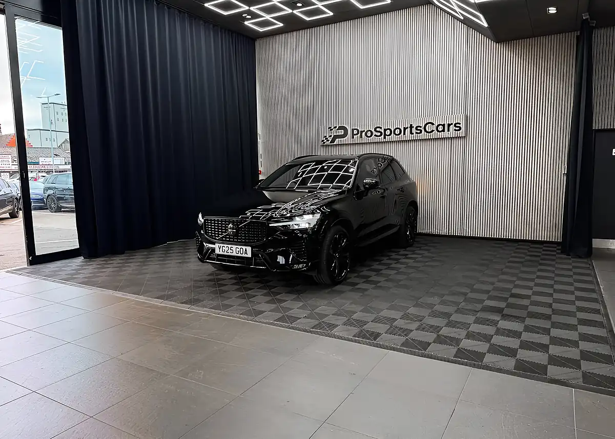 Used 2025 Volvo XC60 Plus Black Edition Black - Interior and Exterior details 5