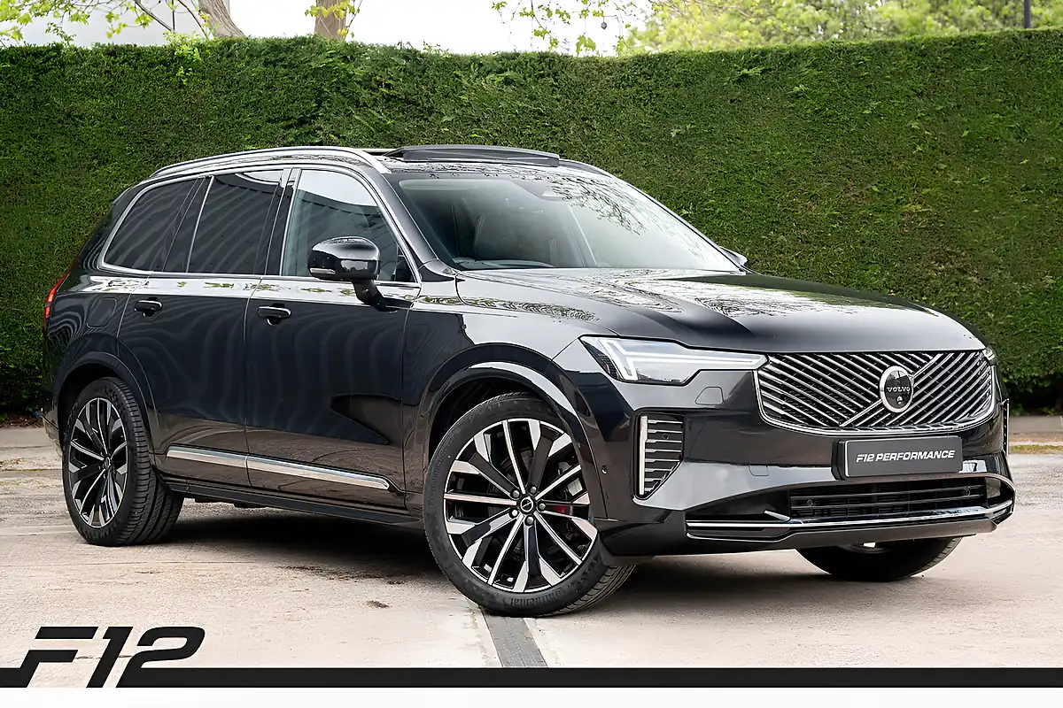 Used 2025 Volvo XC90 Ultra Bright Onyx Black - Front View