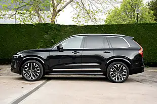 Used 2025 Volvo XC90 Ultra Bright Onyx Black - Interior and Exterior details 10