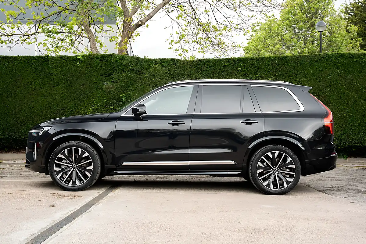 Used 2025 Volvo XC90 Ultra Bright Onyx Black - Interior and Exterior details 10