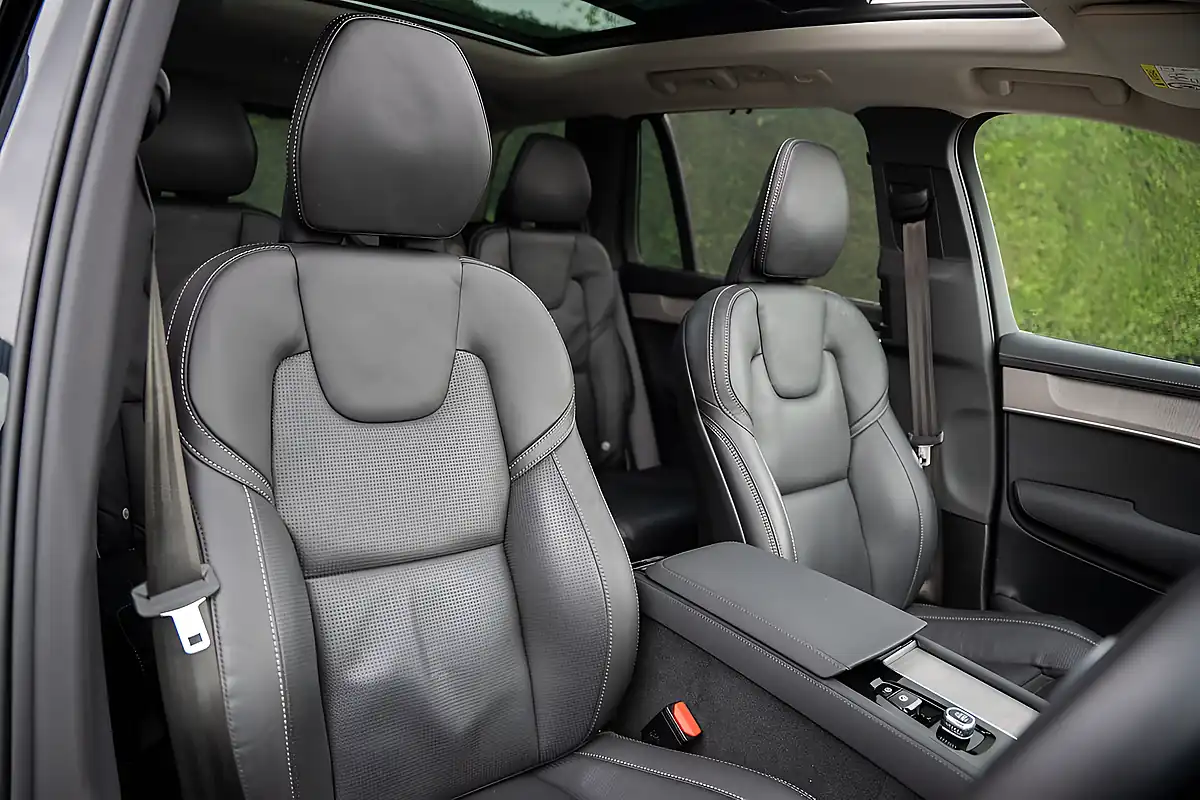 Used 2025 Volvo XC90 Ultra Bright Onyx Black - Interior and Exterior details 14