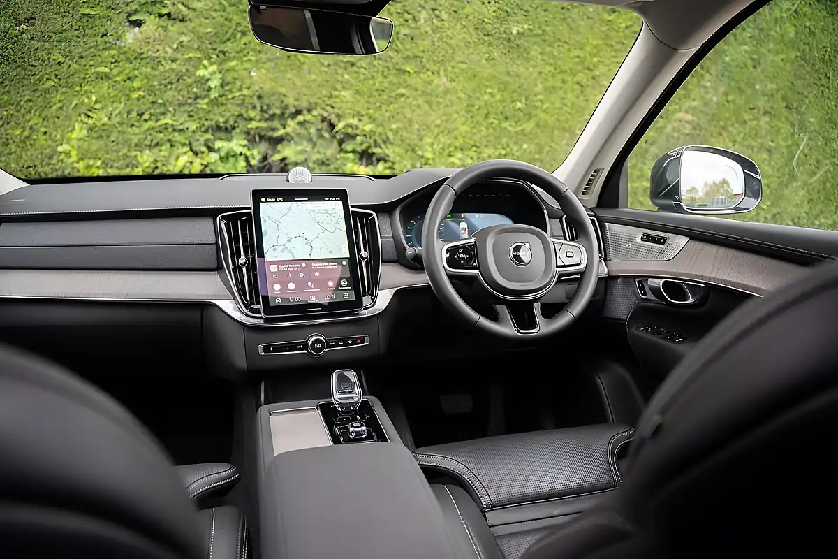 Used 2025 Volvo XC90 Ultra Bright Onyx Black - Interior and Exterior details 20