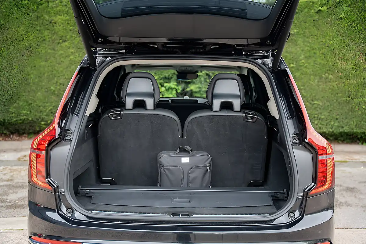 Used 2025 Volvo XC90 Ultra Bright Onyx Black - Interior and Exterior details 3