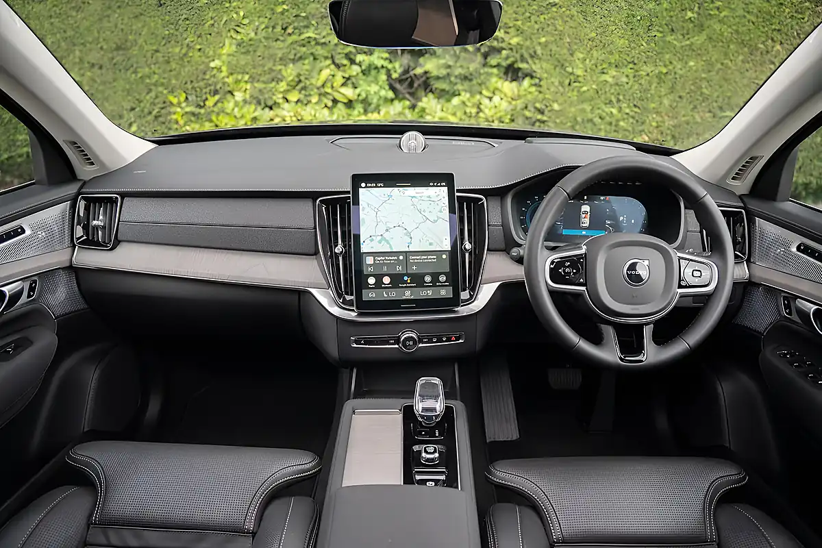 Used 2025 Volvo XC90 Ultra Bright Onyx Black - Interior and Exterior details 4