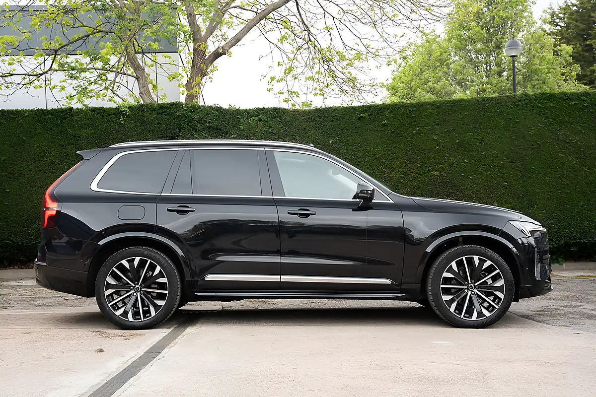 Used 2025 Volvo XC90 Ultra Bright Onyx Black - Interior and Exterior details 6