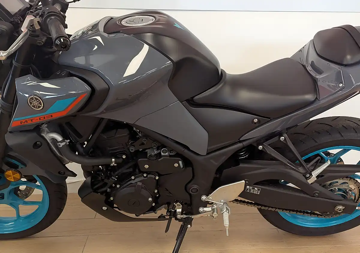 Used 2025 Yamaha MT-03 300 Hyper-Naked Grey - Interior and Exterior details 10