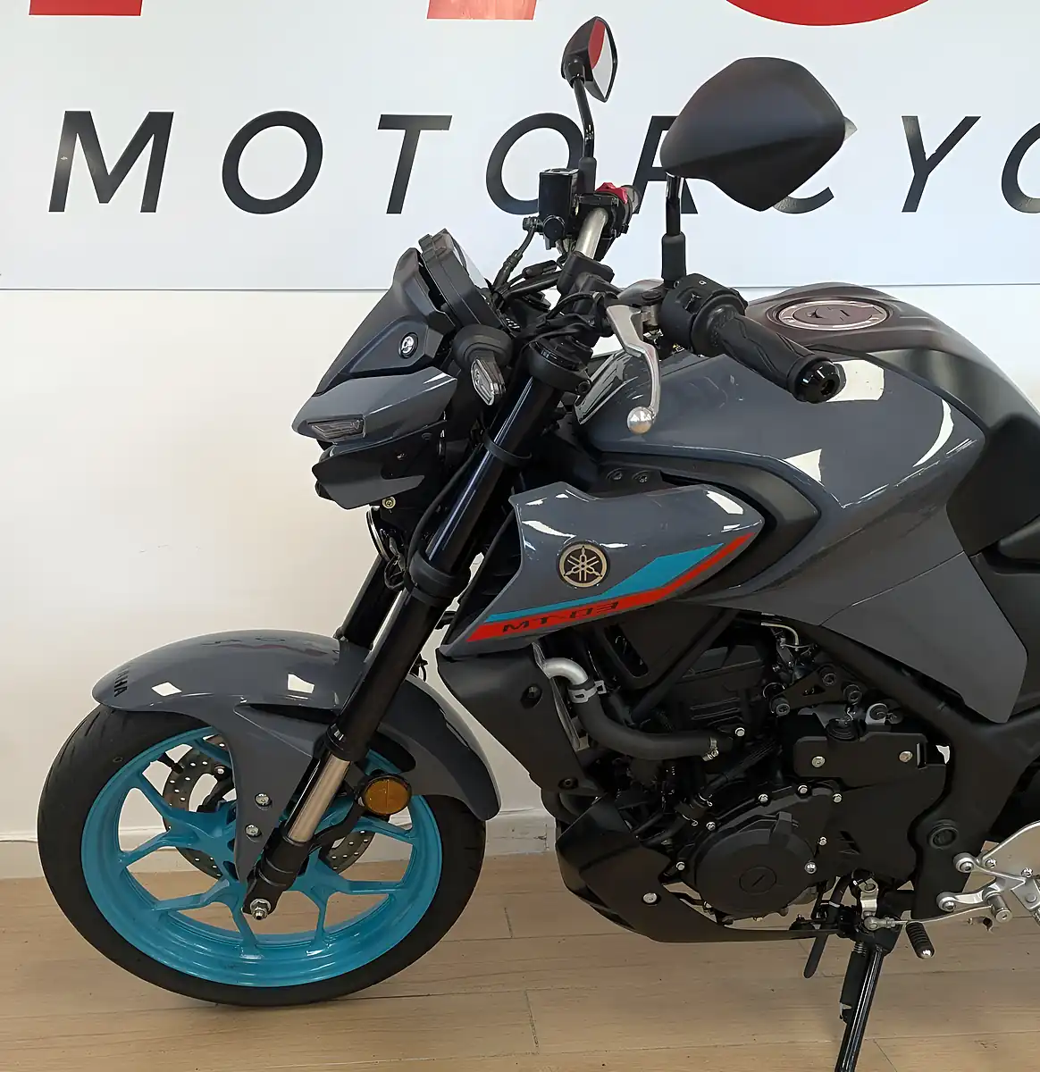 Used 2025 Yamaha MT-03 300 Hyper-Naked Grey - Interior and Exterior details 4