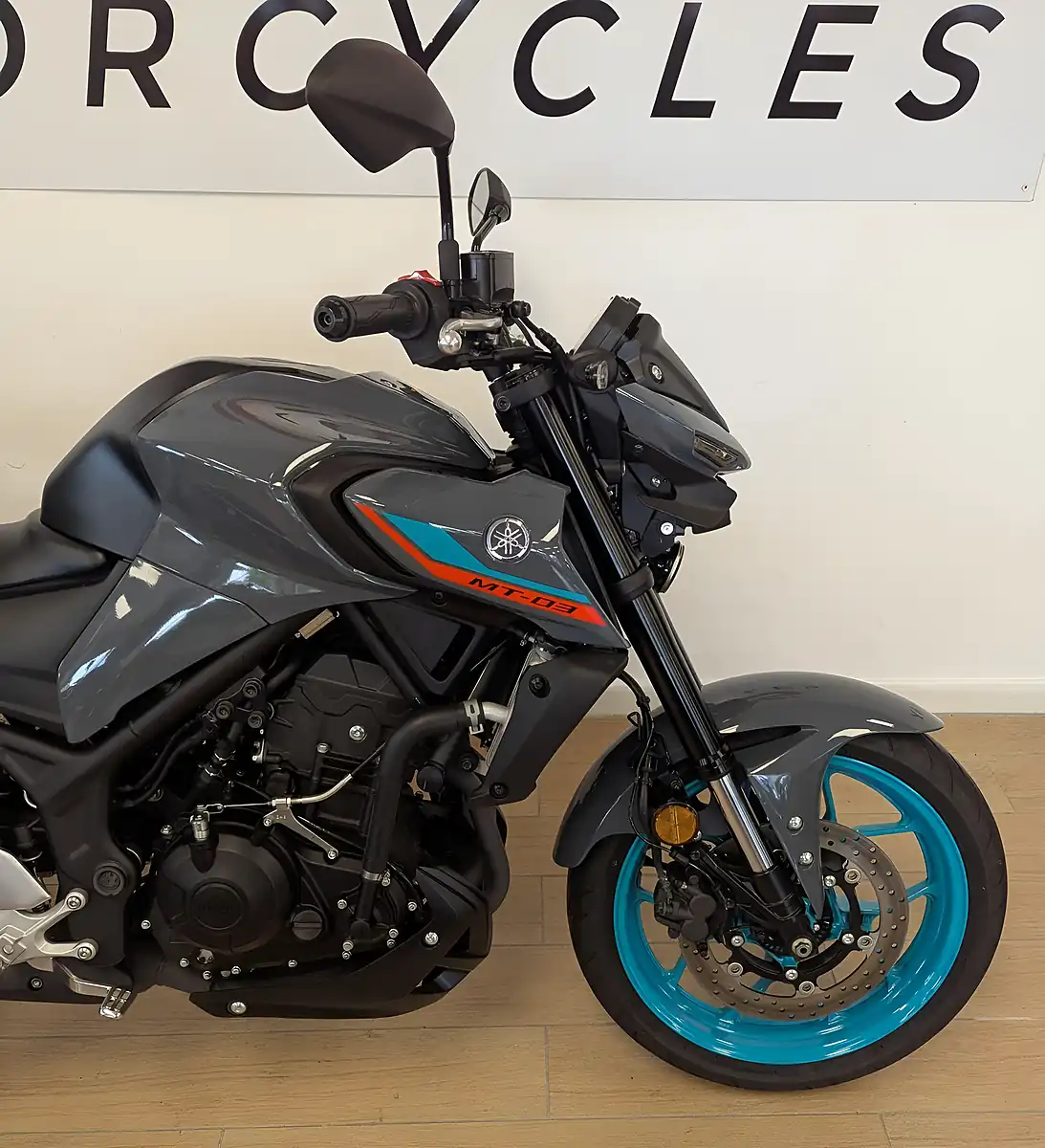 Used 2025 Yamaha MT-03 300 Hyper-Naked Grey - Interior and Exterior details 7