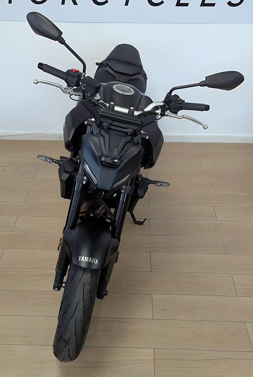 Used 2025 Yamaha MT-07 Hyper-Naked Black - Interior and Exterior details 11