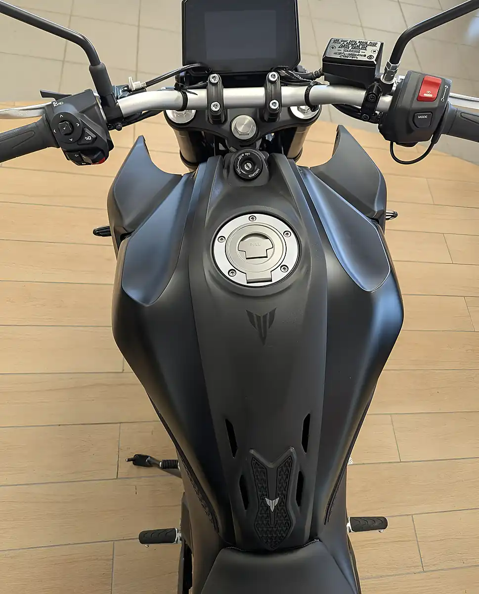 Used 2025 Yamaha MT-07 Hyper-Naked Black - Interior and Exterior details 13