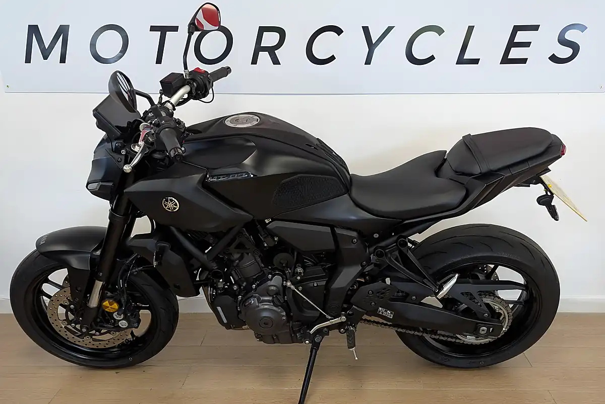 Used 2025 Yamaha MT-07 Hyper-Naked Black - Interior and Exterior details 14