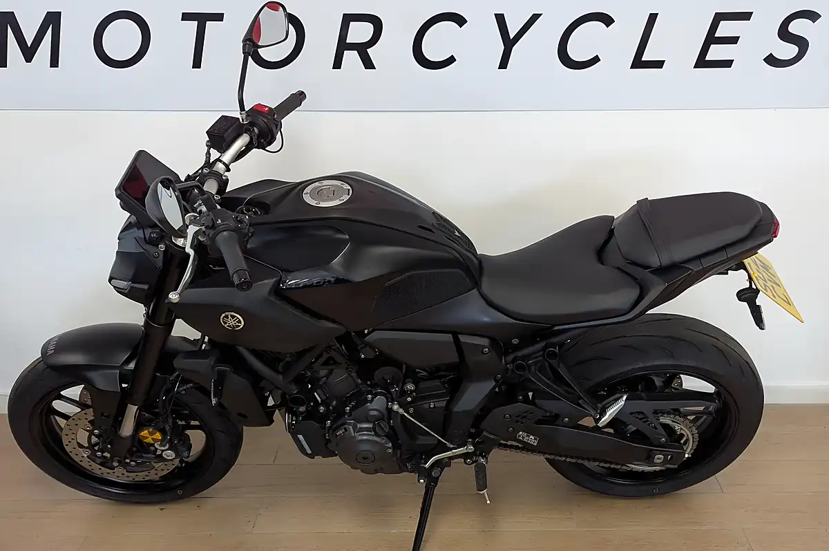 Used 2025 Yamaha MT-07 Hyper-Naked Black - Interior and Exterior details 15
