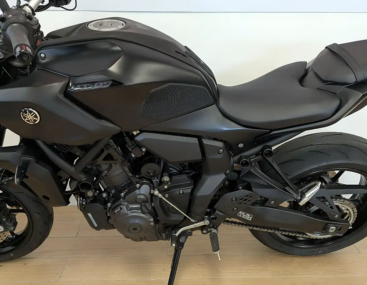 Used 2025 Yamaha MT-07 Hyper-Naked Black - Interior and Exterior details 18