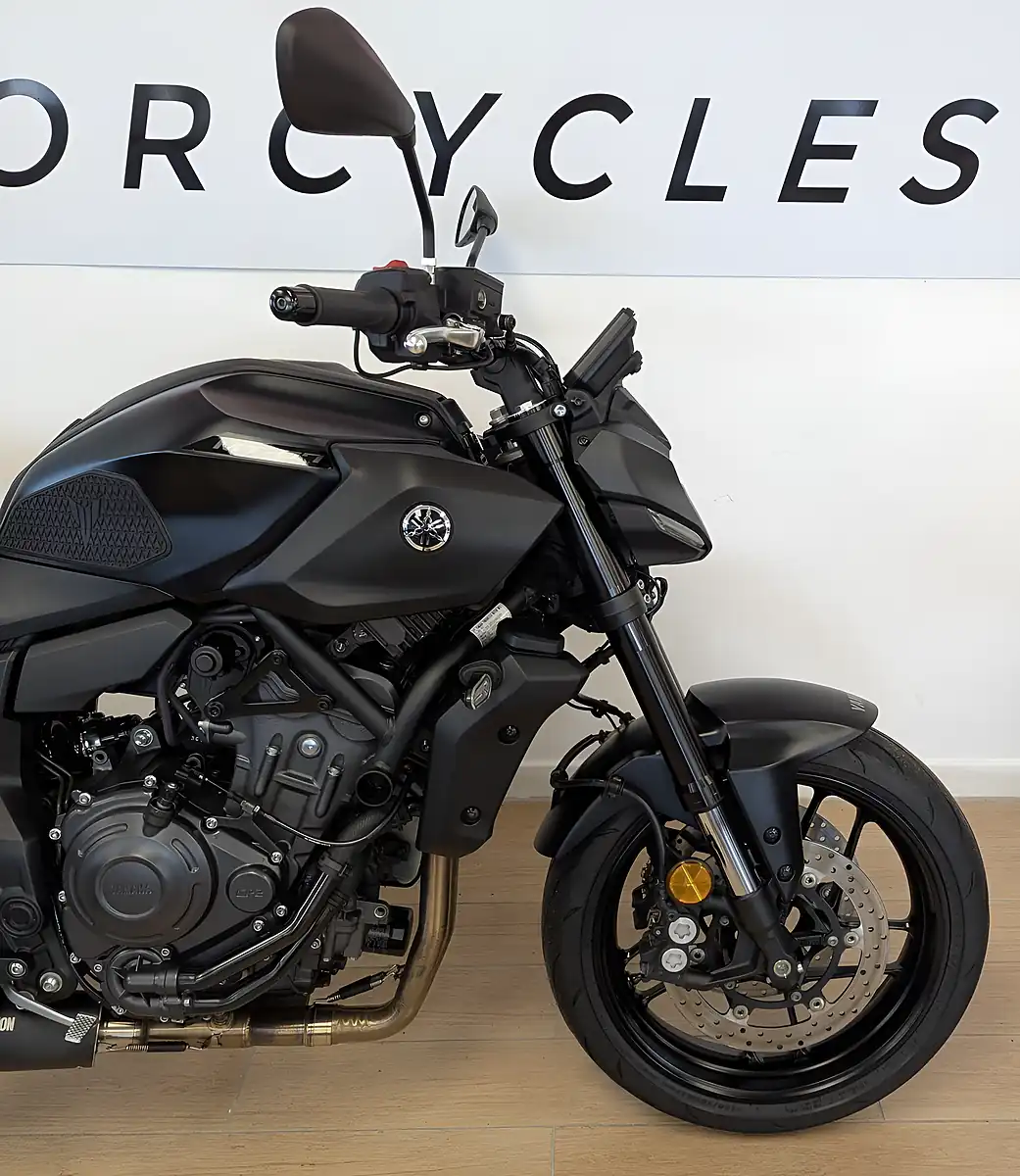 Used 2025 Yamaha MT-07 Hyper-Naked Black - Interior and Exterior details 6