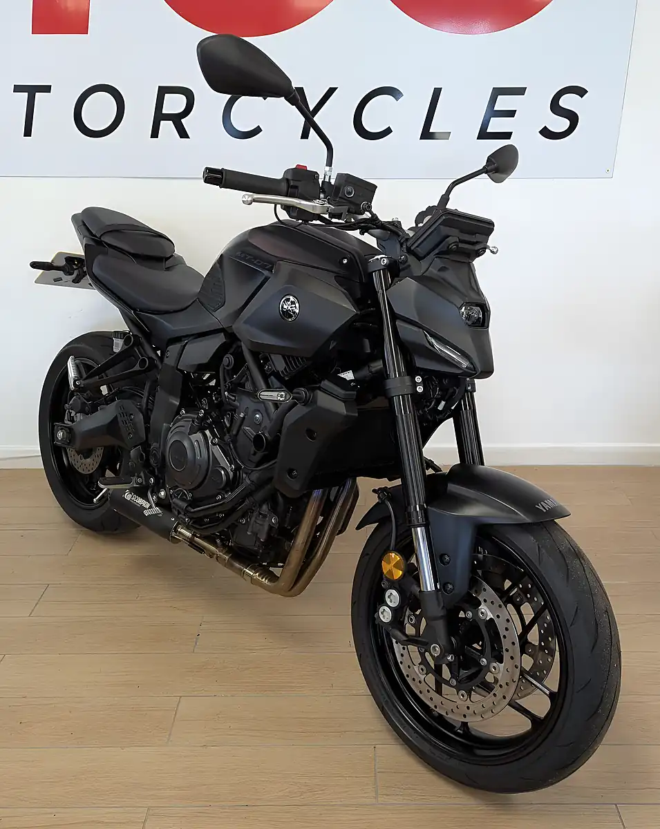 Used 2025 Yamaha MT-07 Hyper-Naked Black - Interior and Exterior details 8