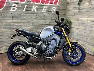 Used 2025 Yamaha MT-09 Sp Hyper-Naked Silver - Interior and Exterior details 2
