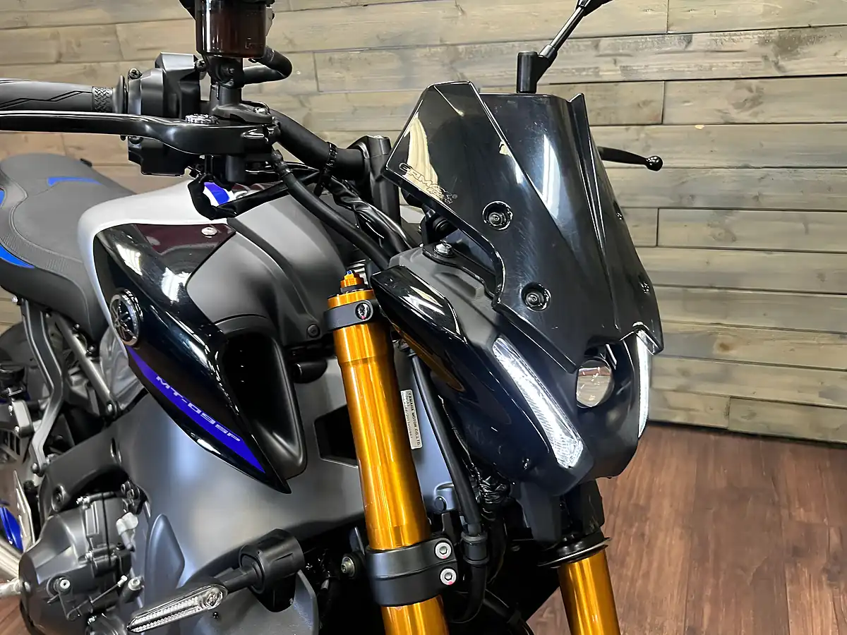 Used 2025 Yamaha MT-09 Sp Hyper-Naked Silver - Interior and Exterior details 3