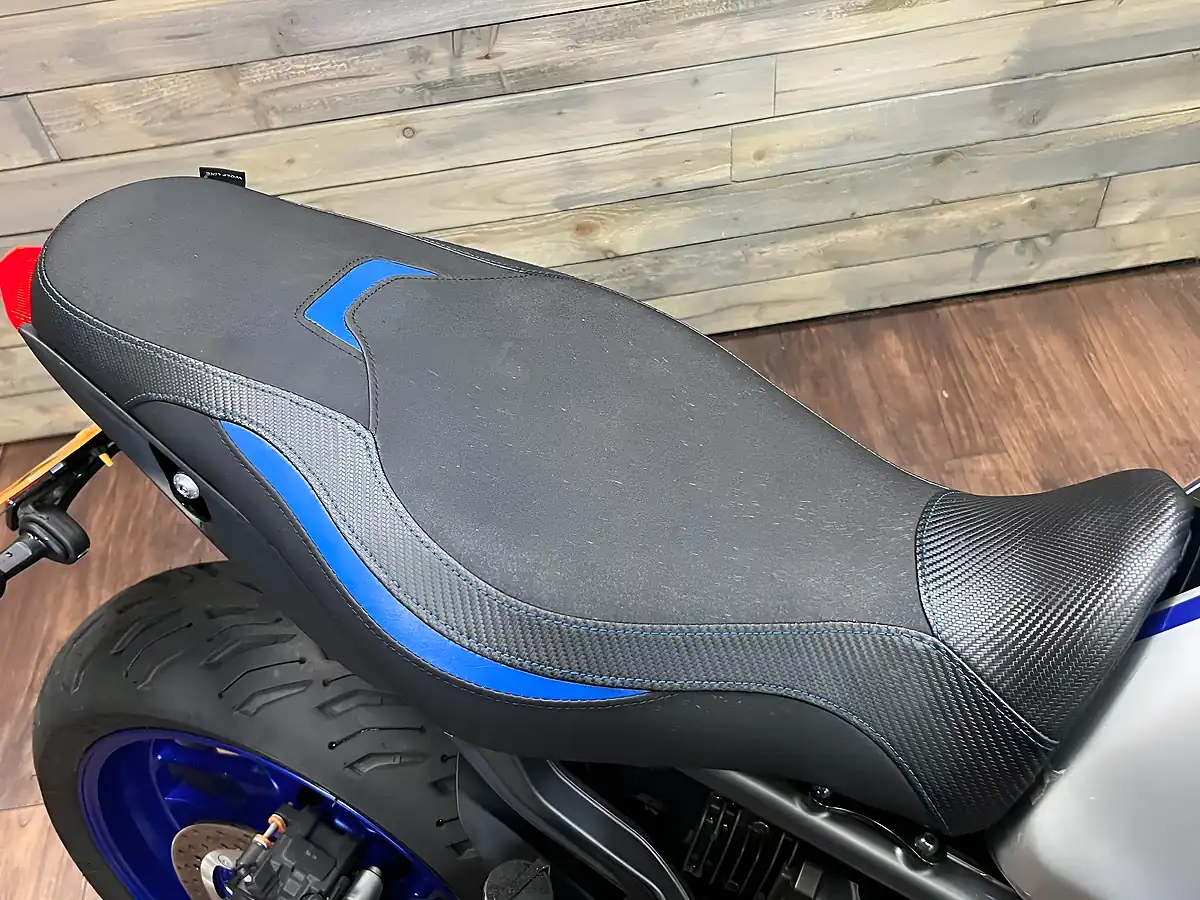 Used 2025 Yamaha MT-09 Sp Hyper-Naked Silver - Interior and Exterior details 6