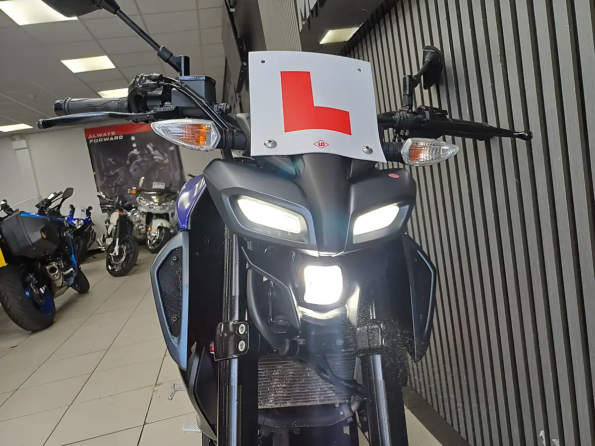 Used 2025 Yamaha MT-125 Blue - Interior and Exterior details 10