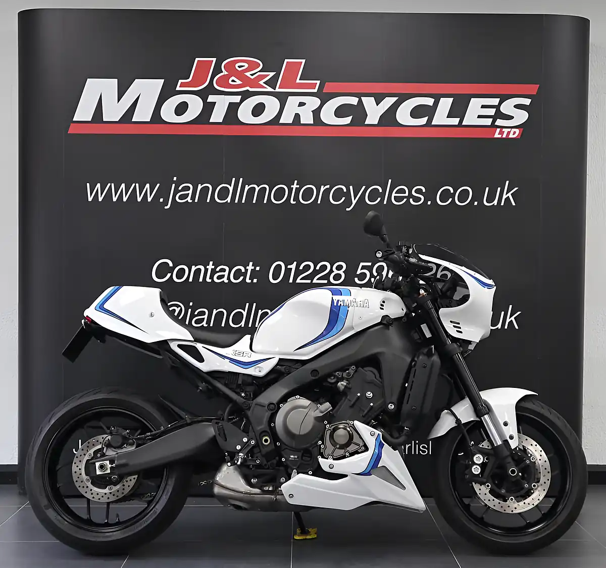 Used 2025 Yamaha Xsr 900 White - Front View