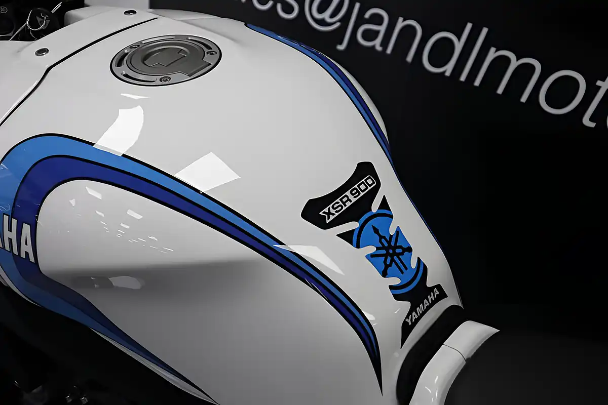 Used 2025 Yamaha Xsr 900 White - Interior and Exterior details 12