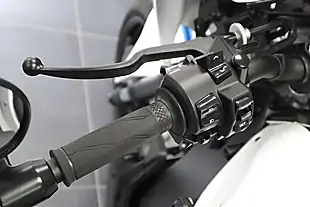 Used 2025 Yamaha Xsr 900 White - Interior and Exterior details 13