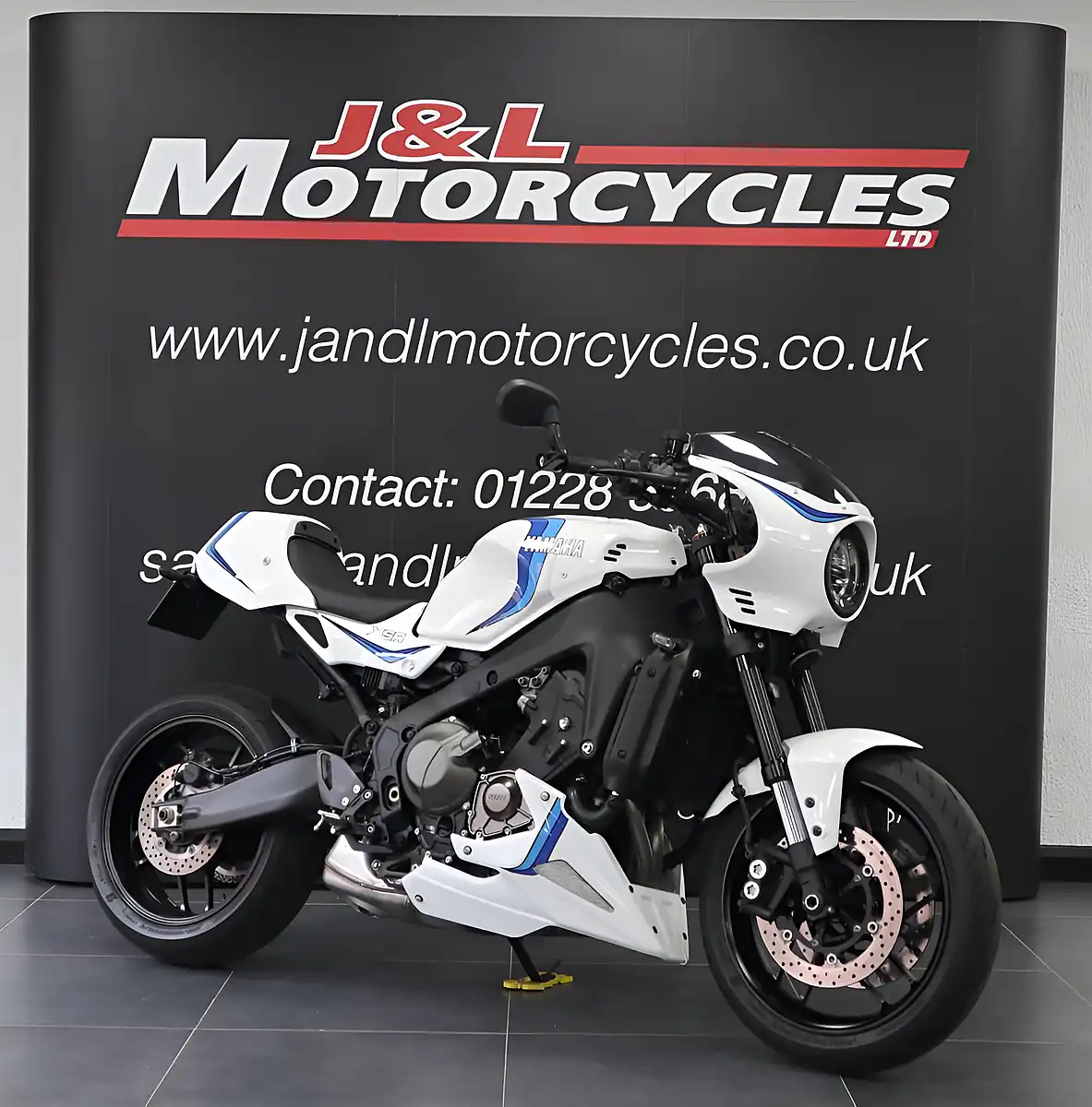 Used 2025 Yamaha Xsr 900 White - Interior and Exterior details 3