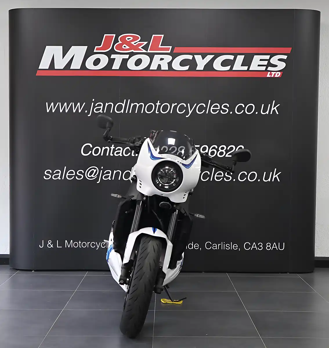 Used 2025 Yamaha Xsr 900 White - Interior and Exterior details 4