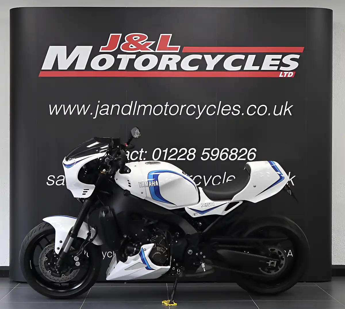 Used 2025 Yamaha Xsr 900 White - Interior and Exterior details 6