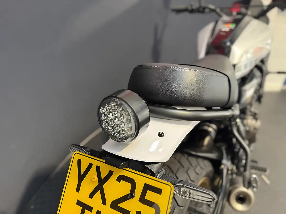 Used 2025 Yamaha XSR700 - Interior and Exterior details 12