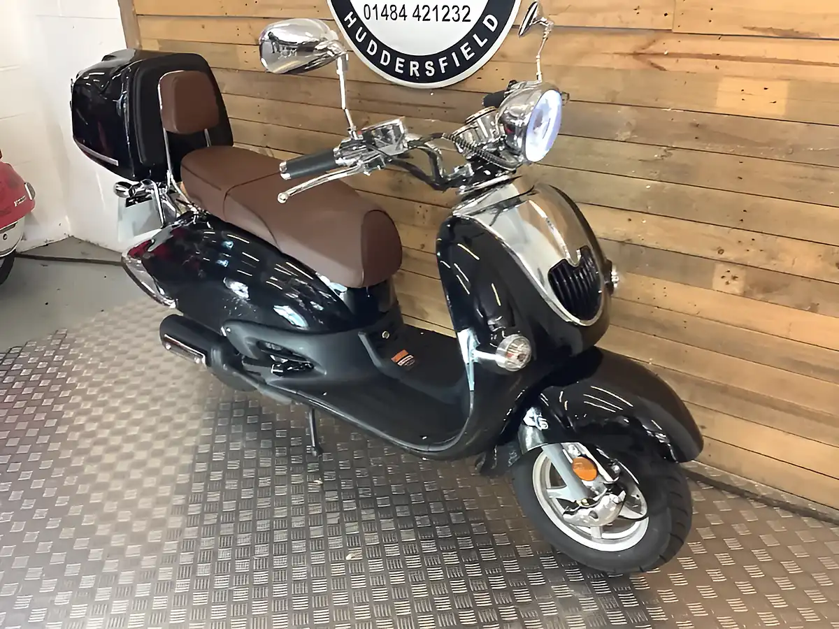 Used 2025 Zhongneng Zn 50 Qt-H Black - Interior and Exterior details 4