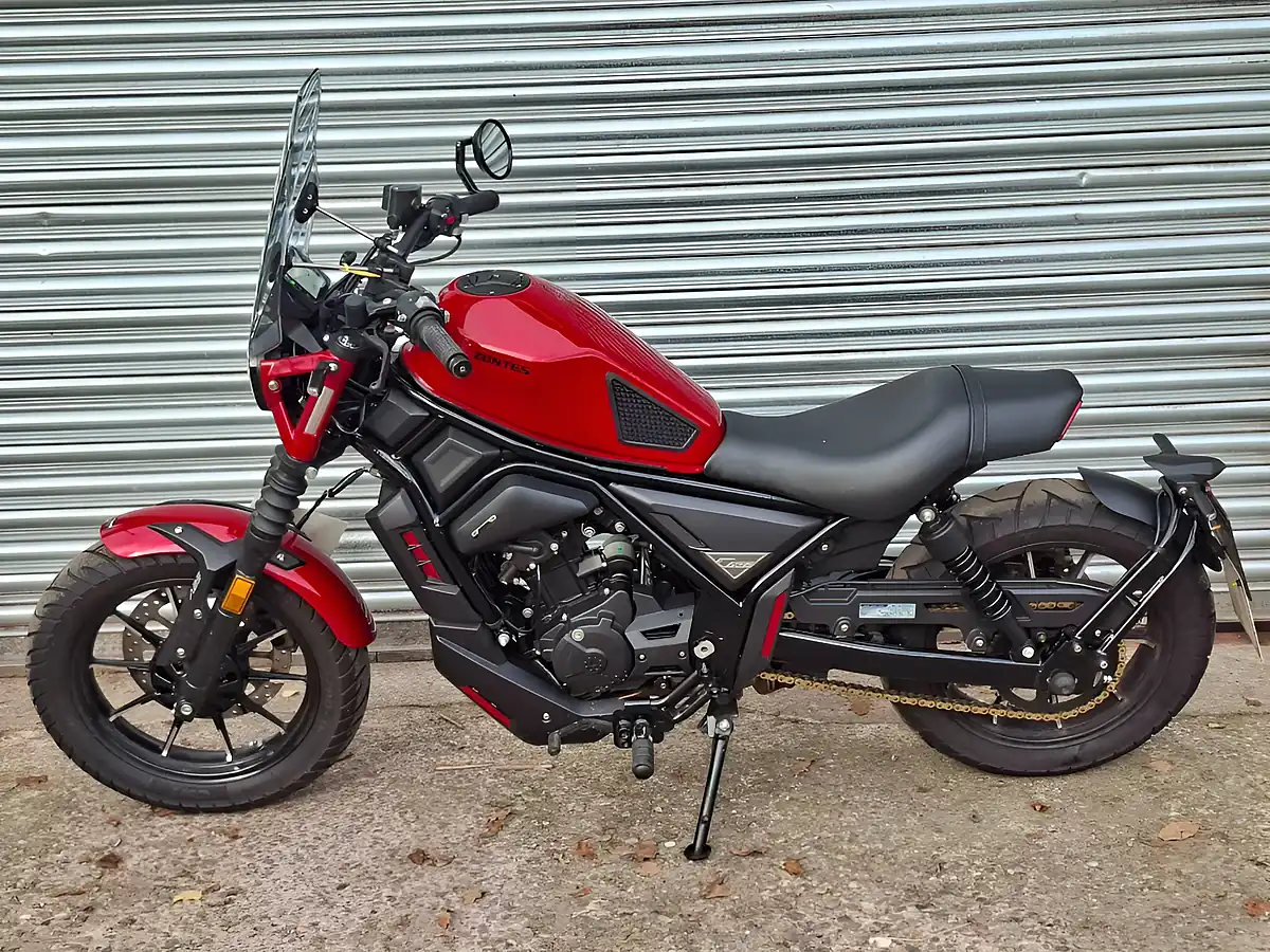 Used 2025 Zontes ZT125-C Red - Interior and Exterior details 6