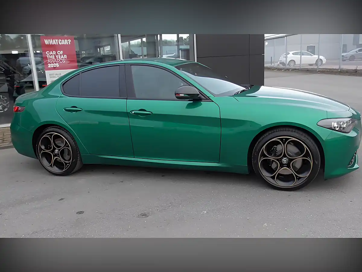 Used 2026 Alfa Romeo Giulia Intensa 280 Green - Interior and Exterior details 4