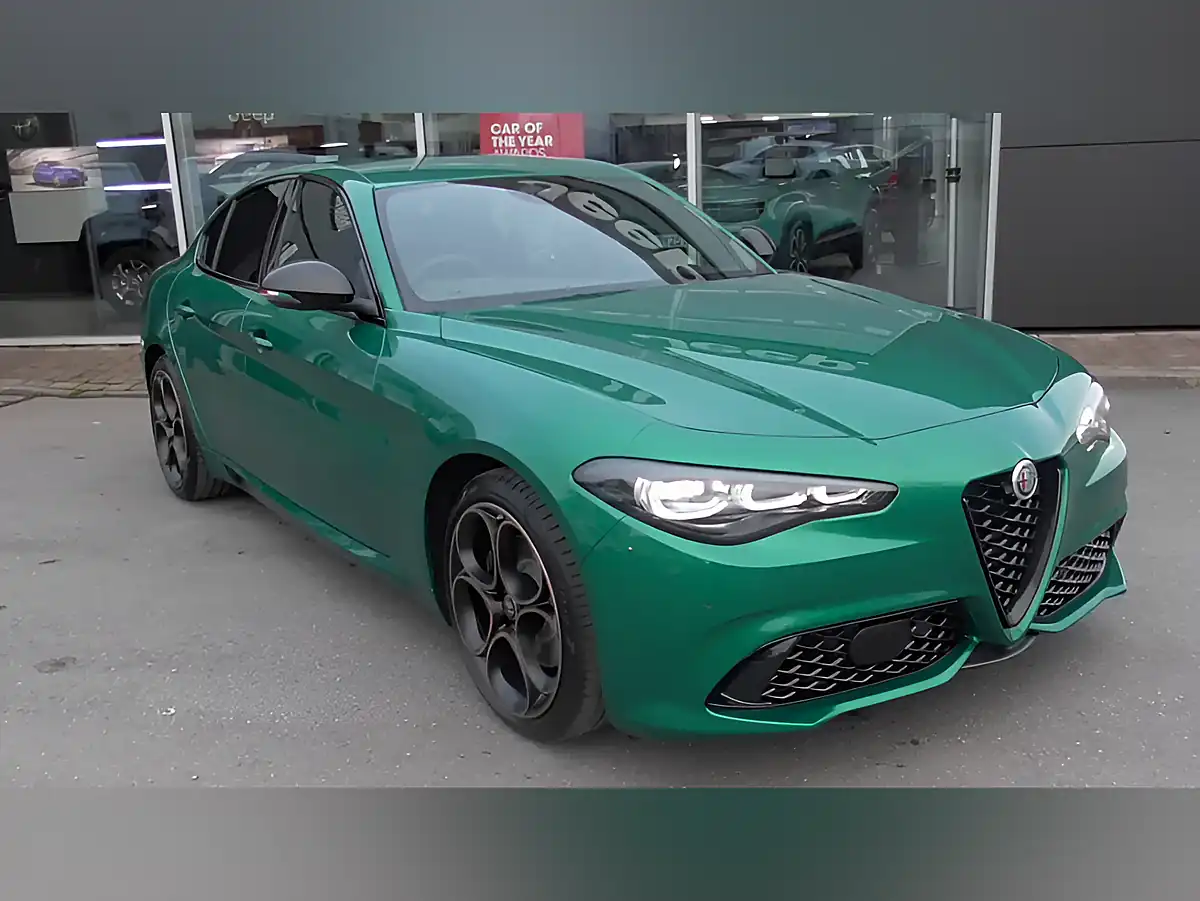 Used 2026 Alfa Romeo Giulia Intensa Green - Front View