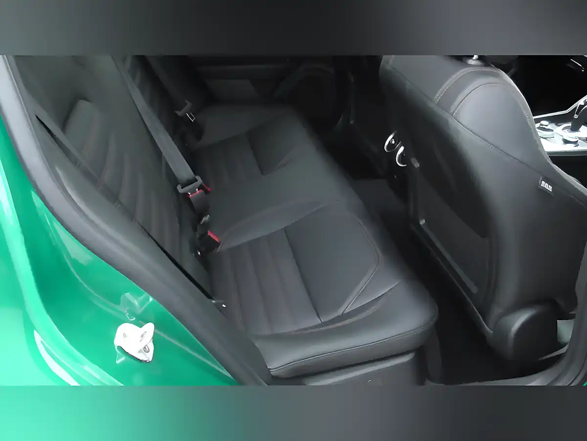 Used 2026 Alfa Romeo Giulia Intensa Green - Interior and Exterior details 13