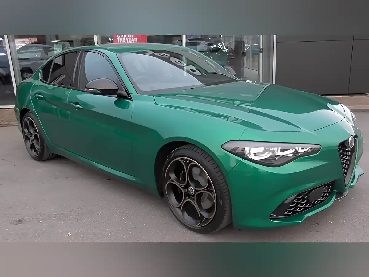 Used 2026 Alfa Romeo Giulia Intensa Green - Interior and Exterior details 7
