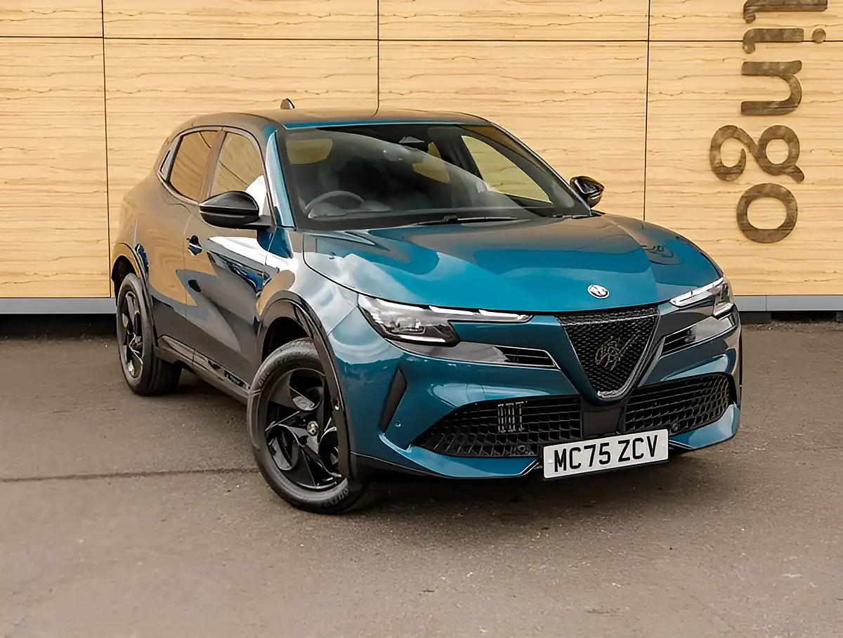 Used 2026 Alfa Romeo Junior Green - Front View
