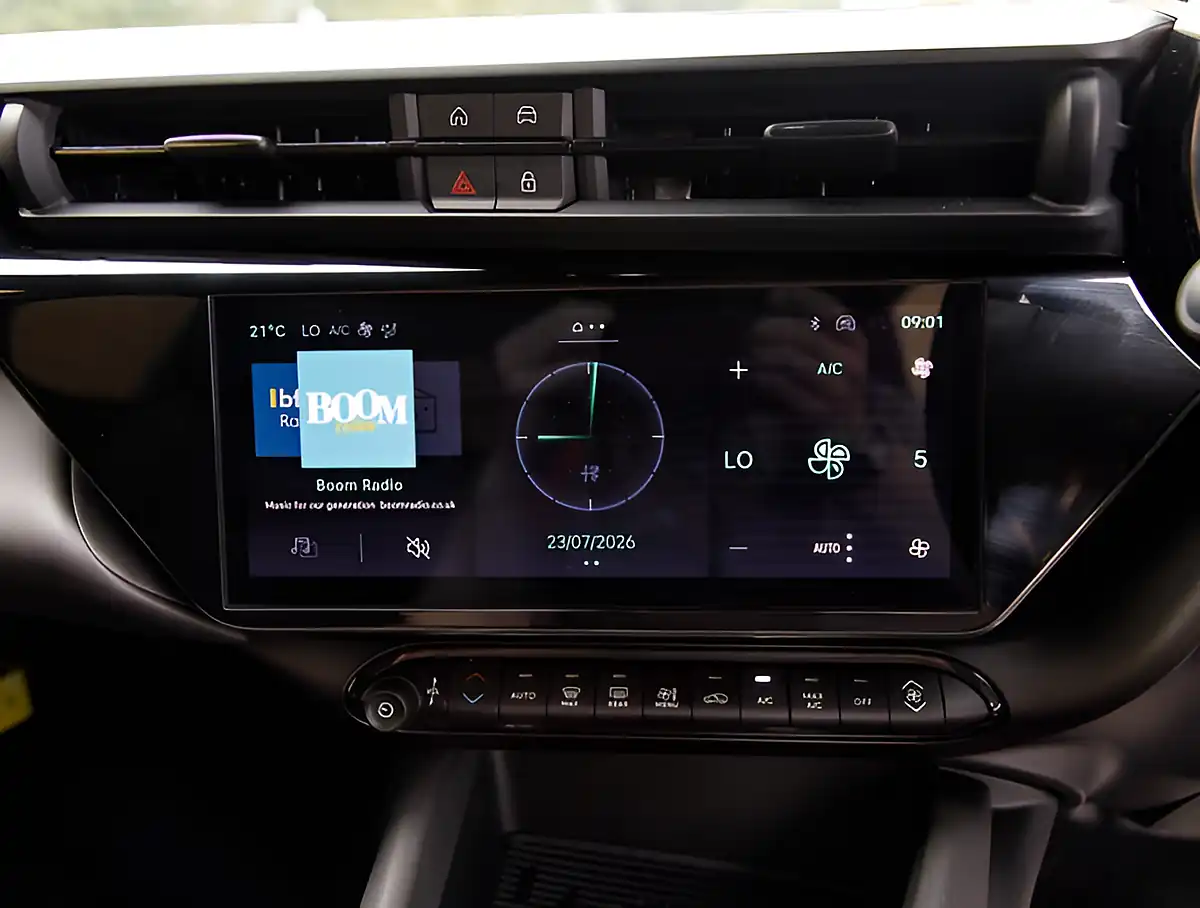 Used 2026 Alfa Romeo Junior Green - Interior and Exterior details 14