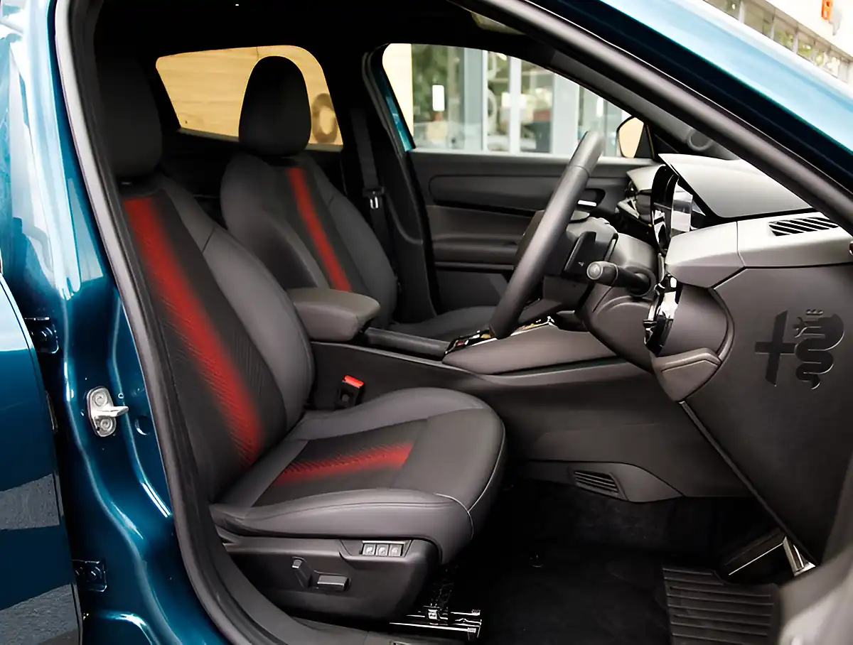 Used 2026 Alfa Romeo Junior Green - Interior and Exterior details 18