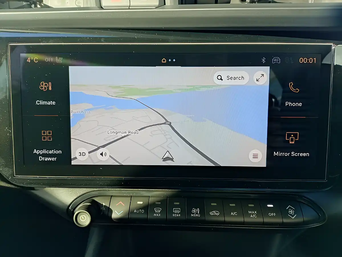 Used 2026 Alfa Romeo Junior Ibrida Ti White - Interior and Exterior details 12