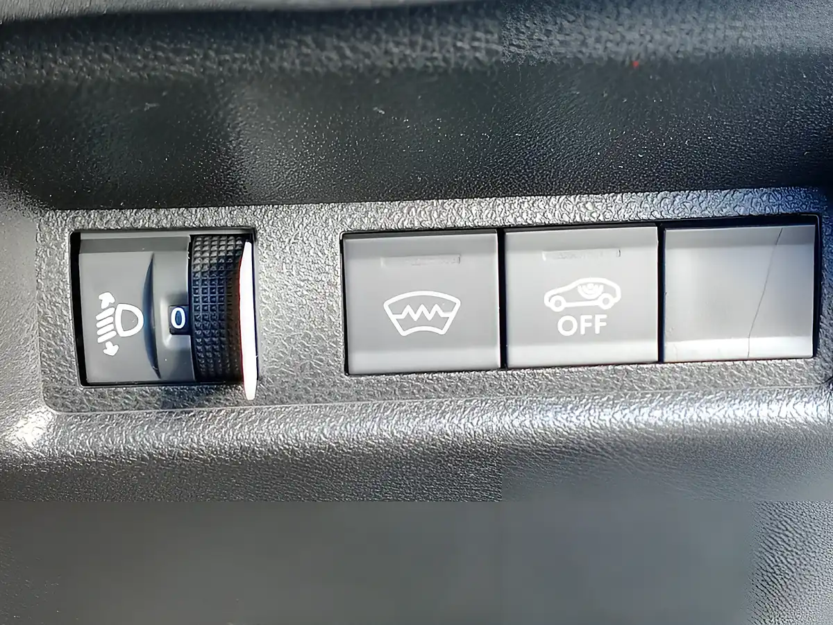 Used 2026 Alfa Romeo Junior Ibrida Ti White - Interior and Exterior details 17