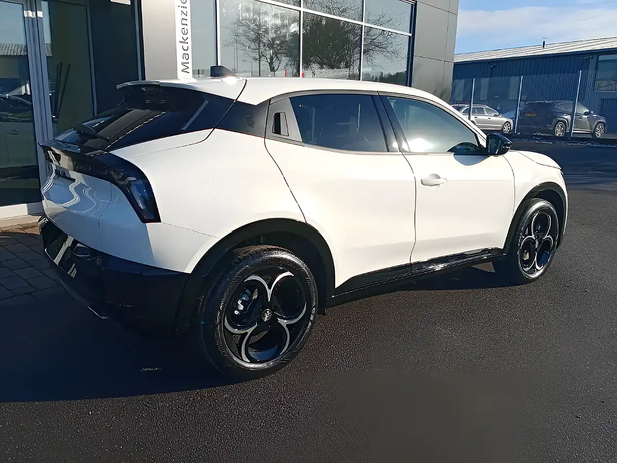 Used 2026 Alfa Romeo Junior Ibrida Ti White - Interior and Exterior details 2