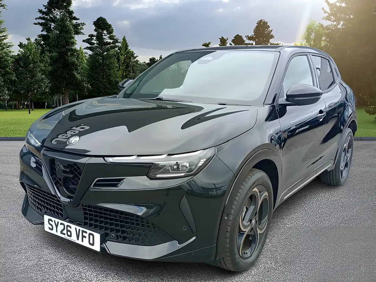 Used 2026 Alfa Romeo Junior Intensa Black - Front View