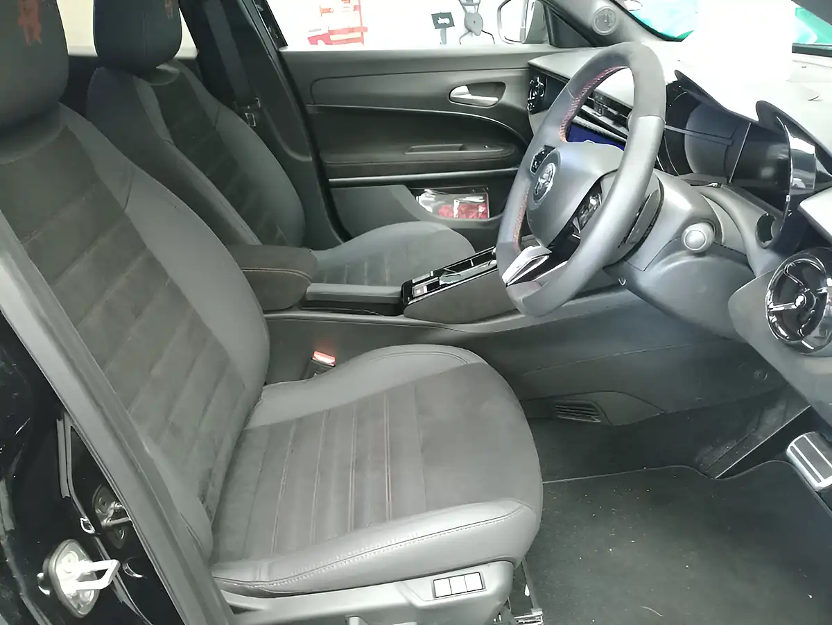 Used 2026 Alfa Romeo Junior Intensa Black - Interior and Exterior details 13